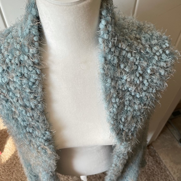 🦋 Luxe Boutique *find* Feather sweater ⭐️ One of a kind! - Picture 4 of 12